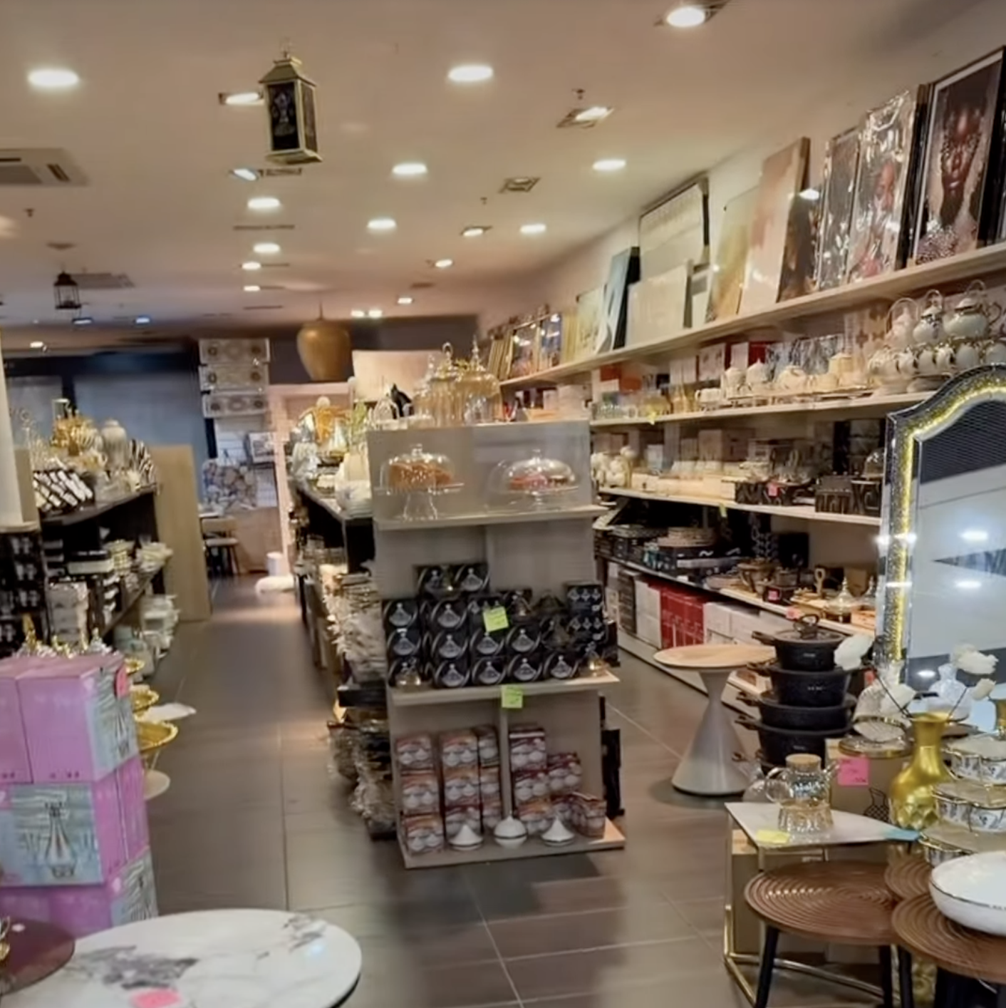 Intérieur de la boutique Alli Home à Lormont